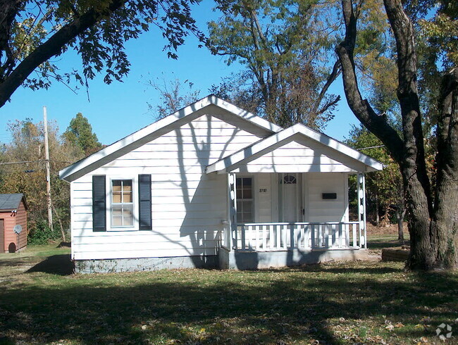 Building Photo - 2707 W Elm St