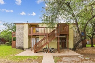 Building Photo - 302 Algerita Dr