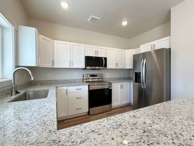 Foto del edificio - Brand New 3 Bed / 2.5 Bath Townhome in Sugar Mill Community