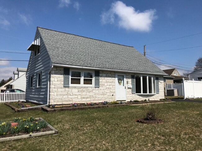 Foto del edificio - 2030 Eastman Ave