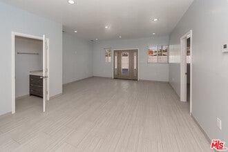 Building Photo - 13659 W Magnolia Blvd