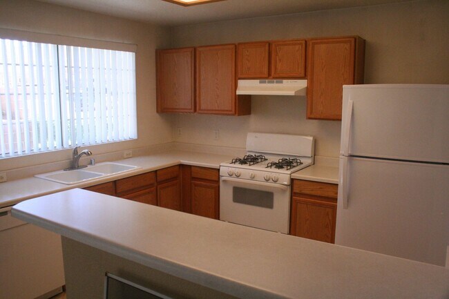 Foto del edificio - 2 Bed, 2 Bath, downstairs, 1 Story Unit, 1...