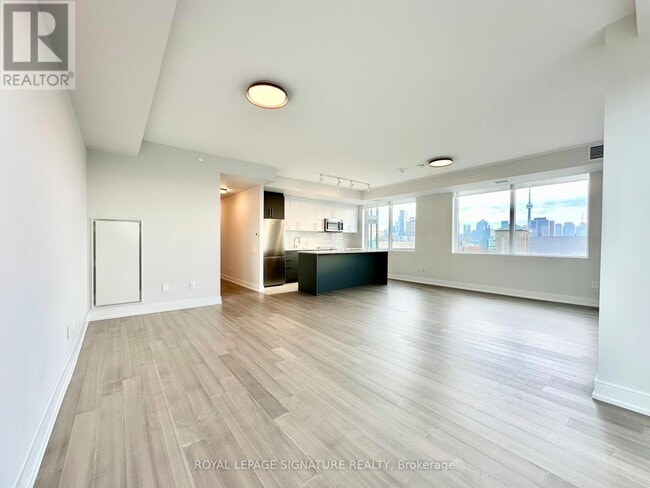 Building Photo - 664 Spadina Ave.