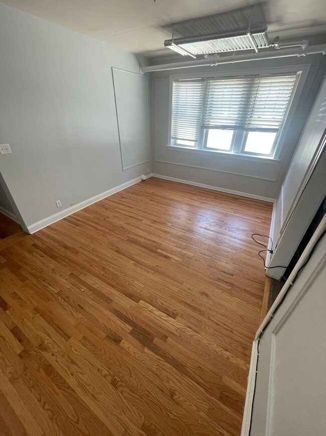 Photo - 118 S Austin Blvd Apartment