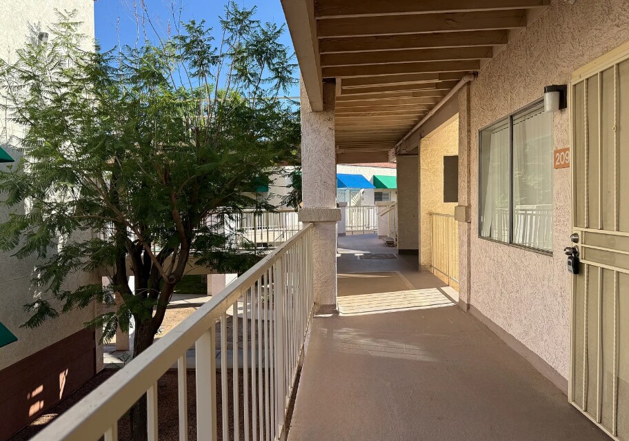Foto principal - 12123 W Bell Rd