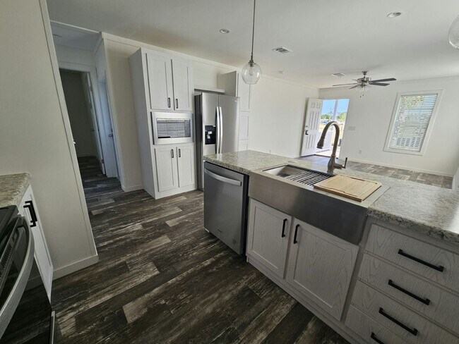 Building Photo - 6620 Hidden Oaks Dr