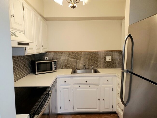Building Photo - Fabulous 2 bed 2 bath Sunderland Heights C...