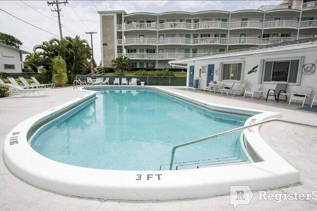 Foto del edificio - 2440 Lake Osborne Dr