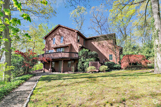 Building Photo - 350 Beaver Dam Access Rd