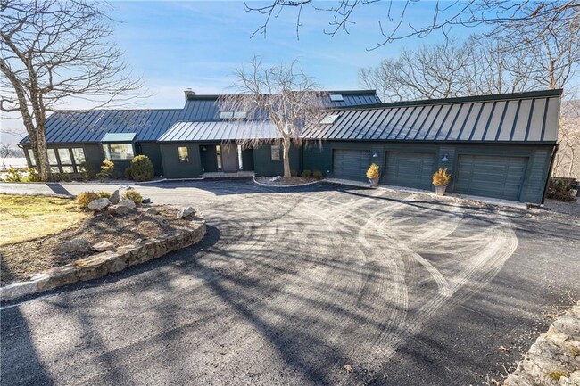 Building Photo - 201 Moog Rd