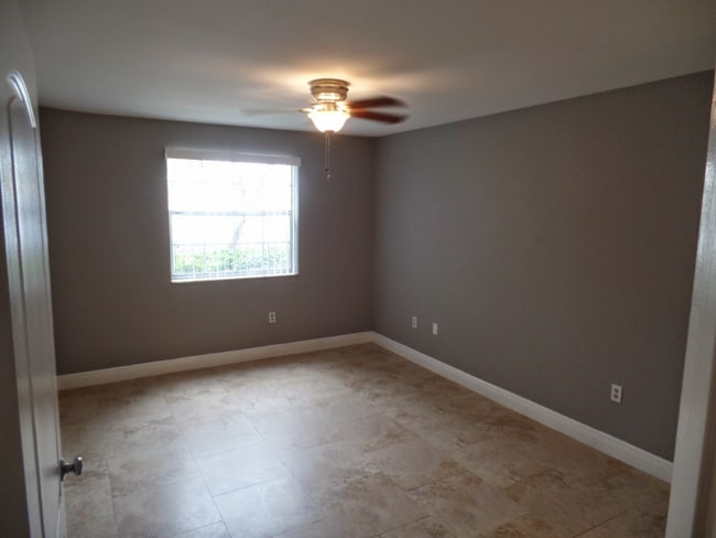 Building Photo - 2811 N Oakland Forest Dr