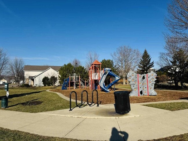 Foto del edificio - 425 Claire Ave