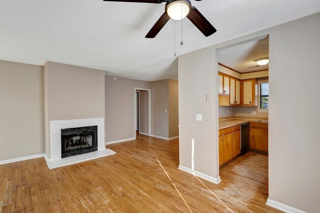 Building Photo - Your Perfect Retreat in Gadsden Acres