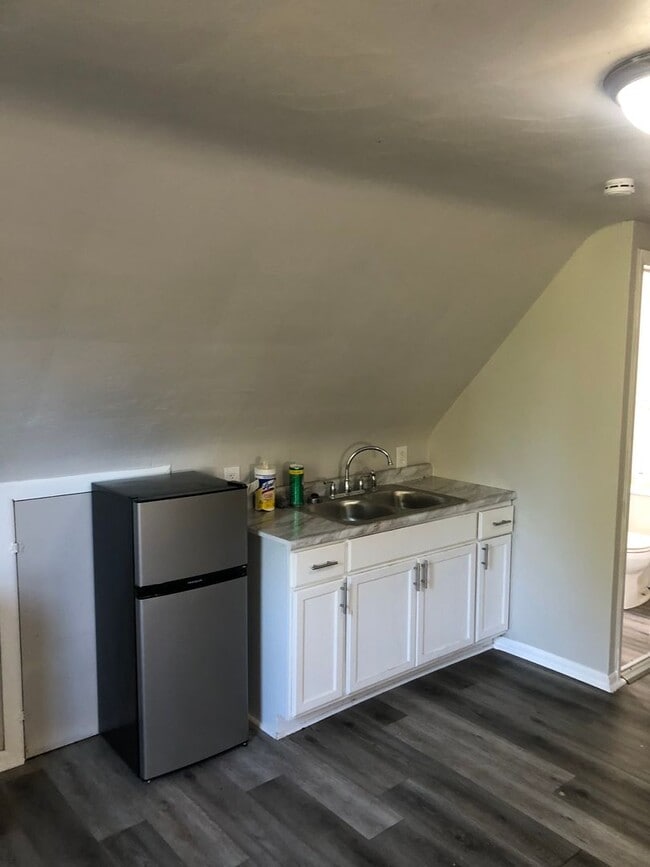 Building Photo - 3645 E 146th St