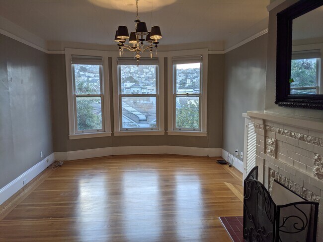 Living Room unfurnished - 159 Hartford St