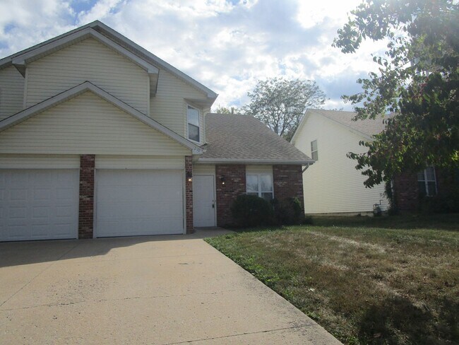 Building Photo - 208 - 210 Nikki Way