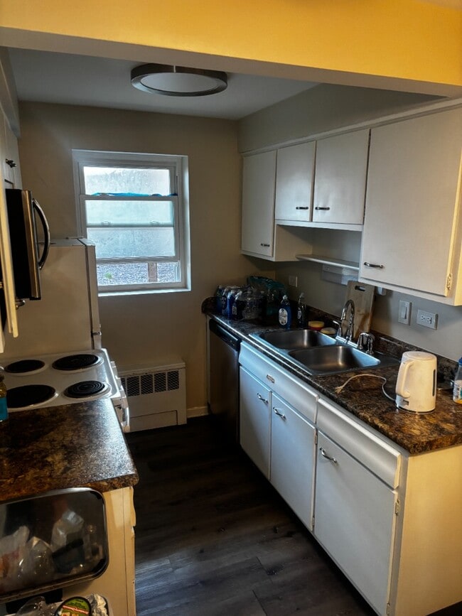 Building Photo - 1384 Brown St