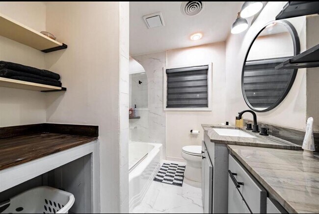 Building Photo - 10305 Bassoon Dr