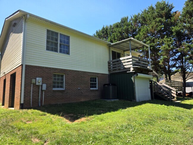 Building Photo - 273 Woodbridge Dr