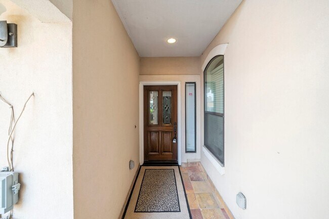 Foto del edificio - 5329 Egbert St