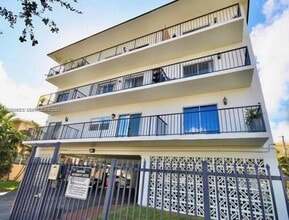 Building Photo - 1960 Marseille Dr