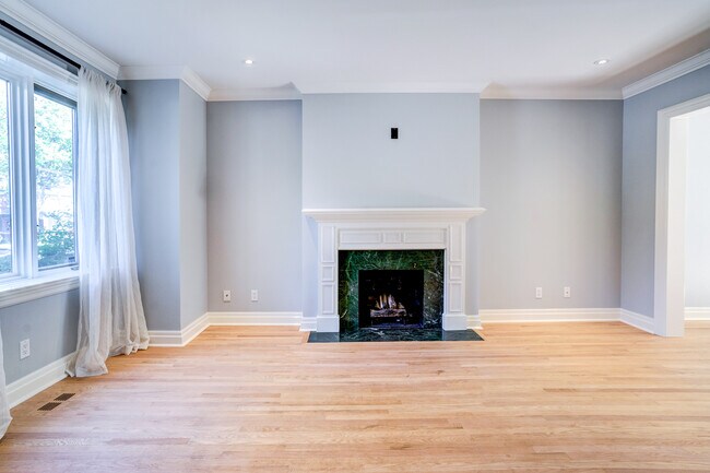 Building Photo - 117 Deloraine Ave