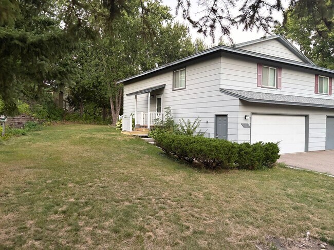 Foto del edificio - 8275 Cypress Ln