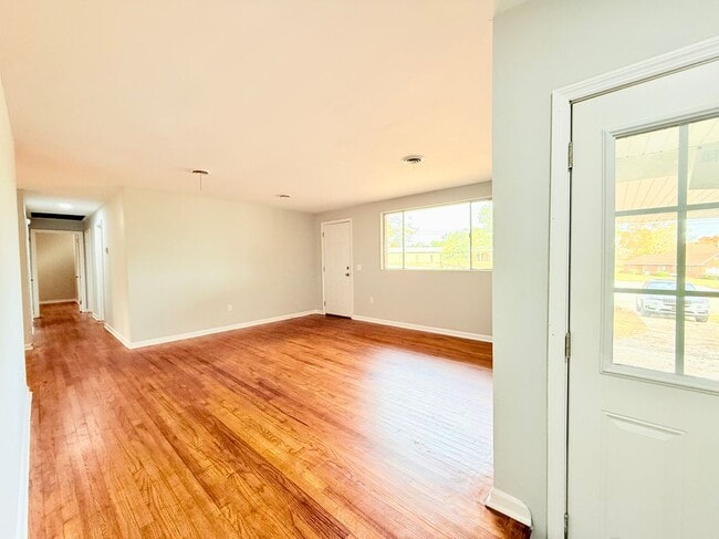 Building Photo - 2612 Lumpkin Rd