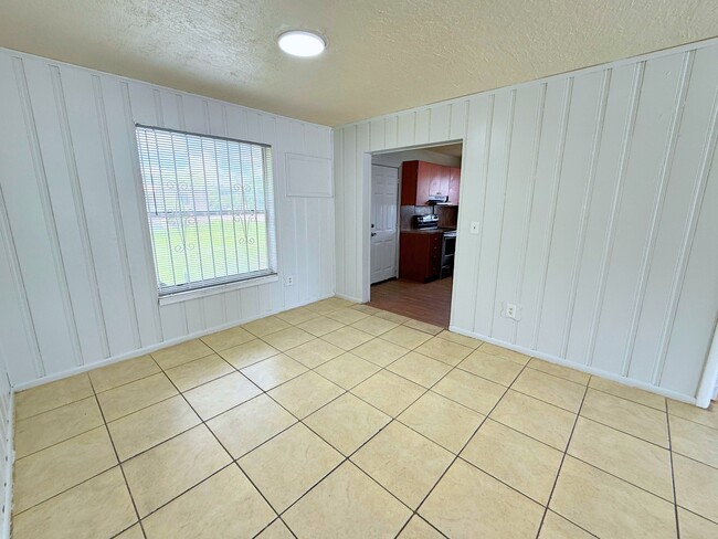 Building Photo - 15410 NW 32 Ct