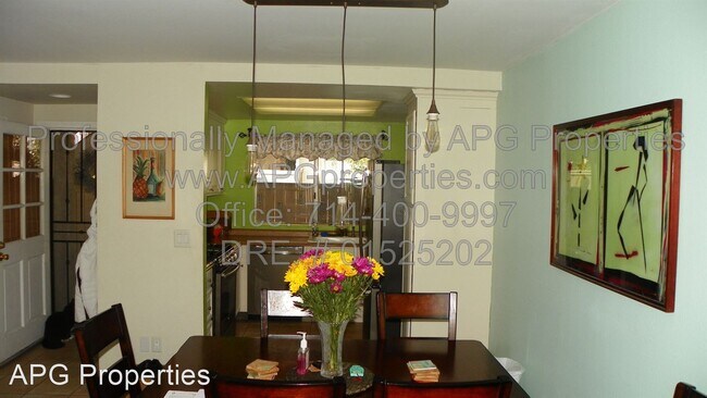 Building Photo - 2 br, 1 bath House - 9869 Caspi Gardens Dr #3