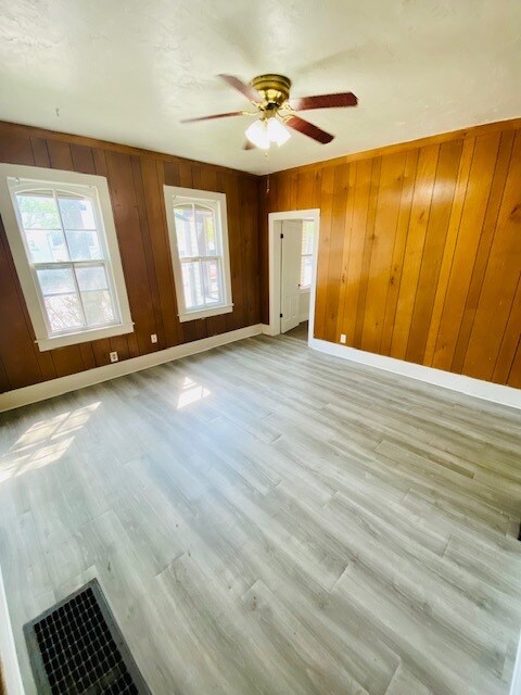 Foto del edificio - 1237 E Walnut St