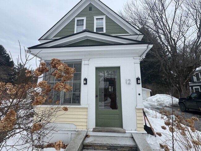 Foto del edificio - 3 bedroom, 2.5 bath home walking distance to Dartmouth College