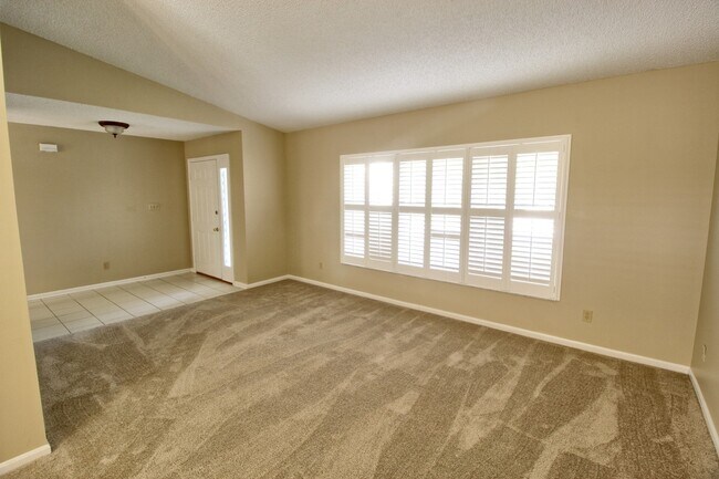 Building Photo - 3832 Ocita Dr