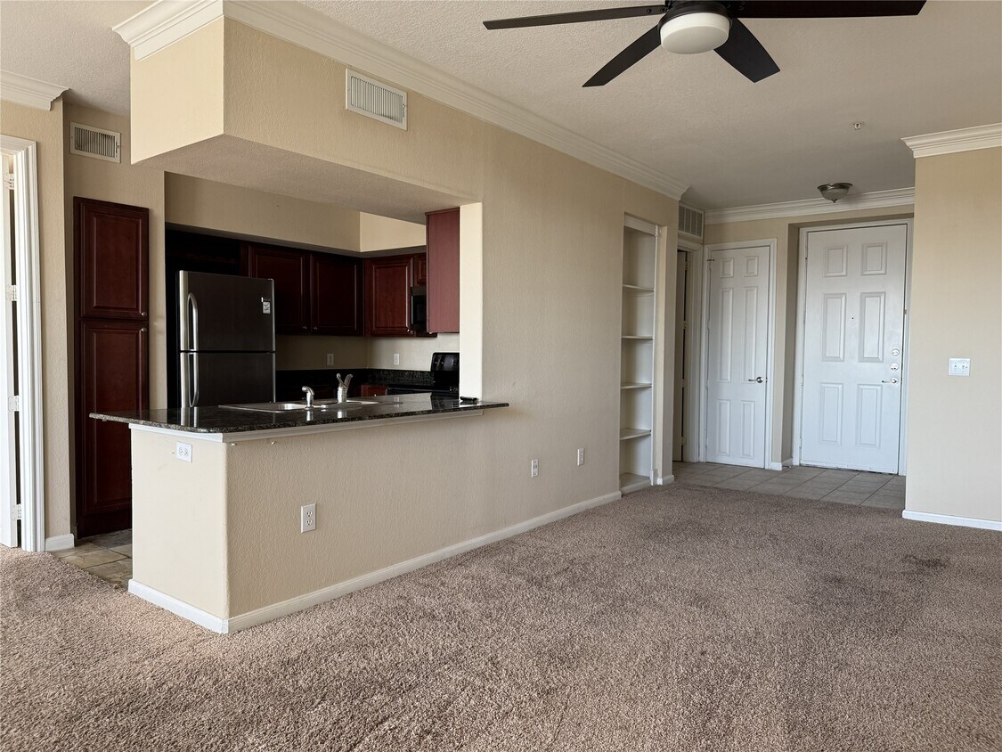 Building Photo - 7575 Kirby Dr