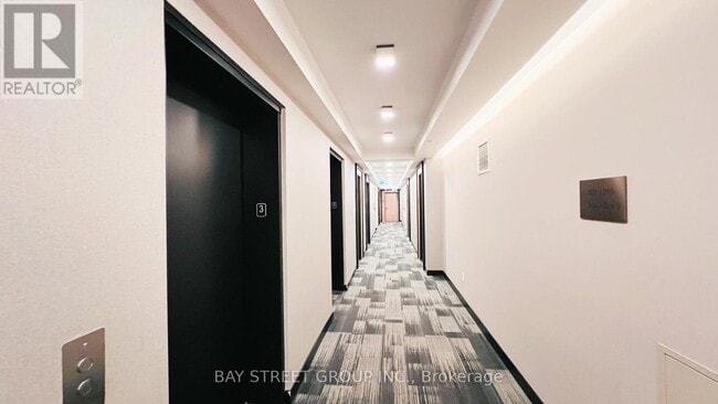Building Photo - 8 Tippett Rd