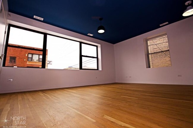 Building Photo - 1217 W Gunnison St