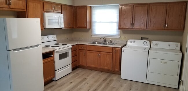 Building Photo - 576 Sycamore Mnr