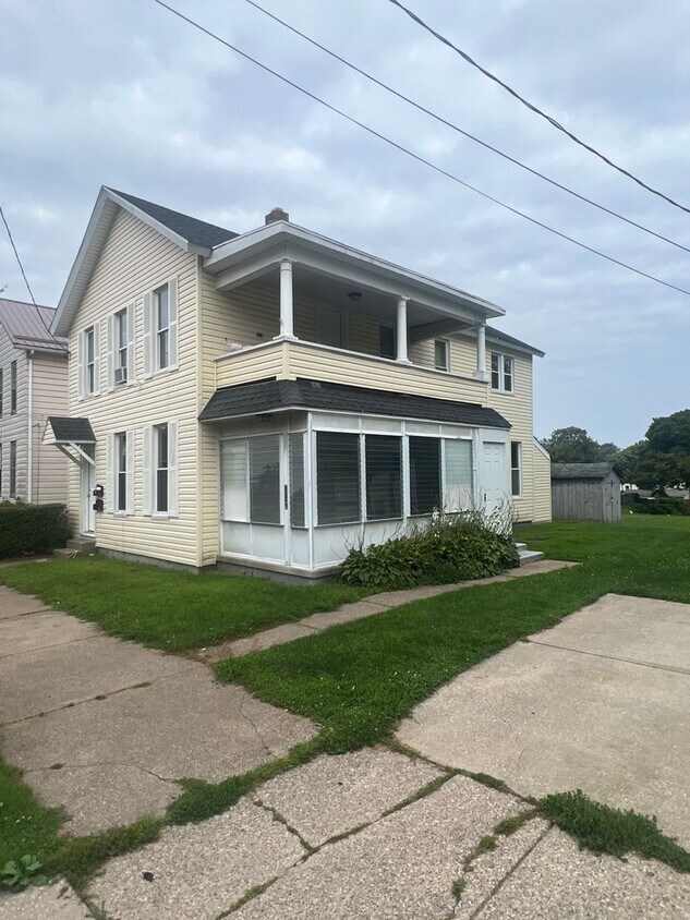 Foto principal - 418 E 5th St