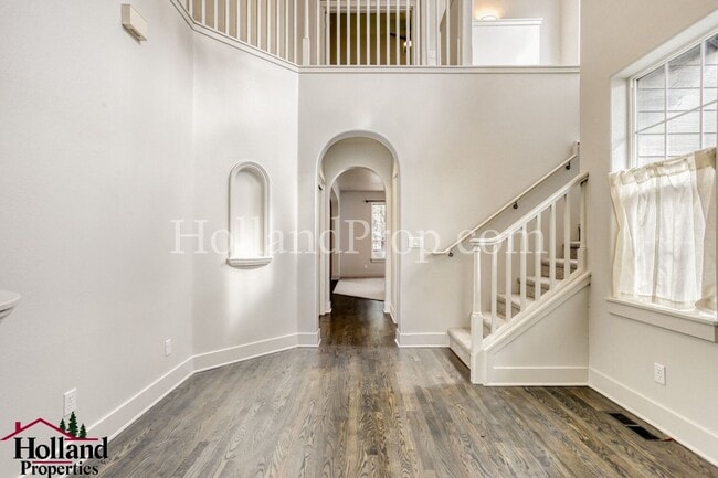 Building Photo - Beautifully Home Near Waterhouse Trail & Lake