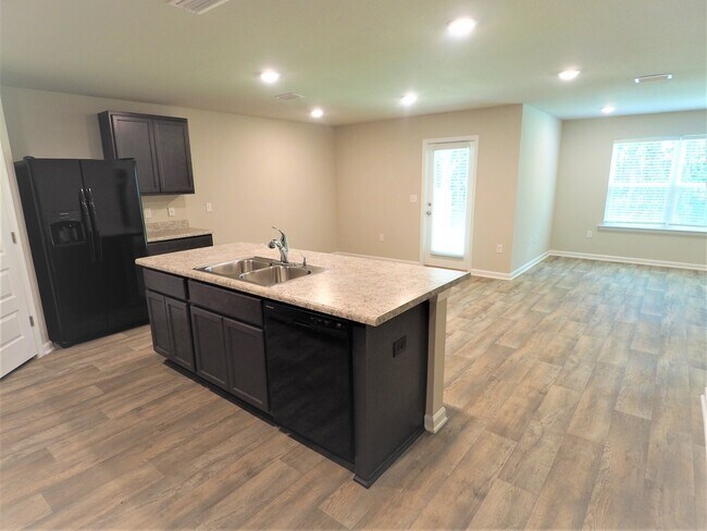Foto del edificio - 4 Bedroom home with community pool!
