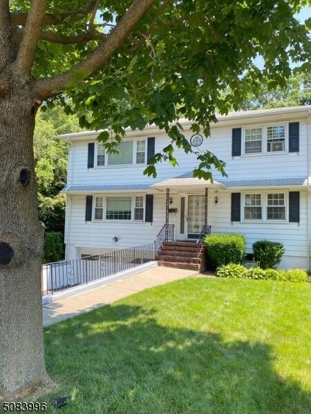 Primary Photo - 549 Broughton Ave