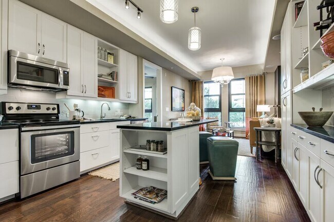 Building Photo - Luxury Without the Attitude