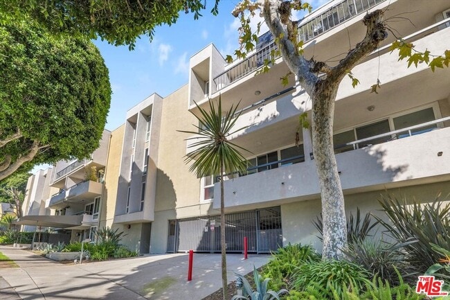 Building Photo - 8535 W Knl Dr