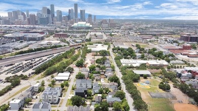 Building Photo - 318 Ennis St