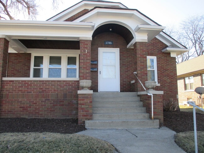 Building Photo - 1745 W Locust St