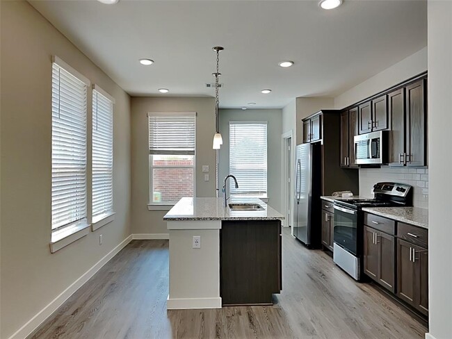 Building Photo - 23631 Gibson Frst Dr