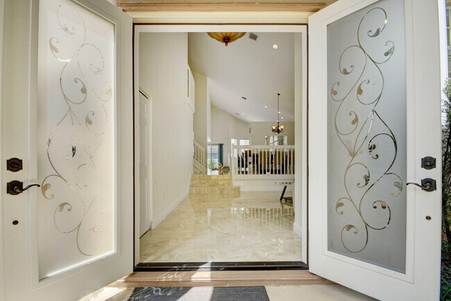 Foto del edificio - 2418 Westmont Dr