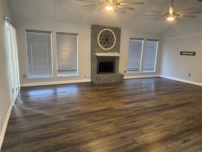 Foto del edificio - 4642 Deer Point Dr