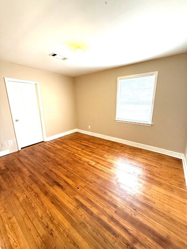 Building Photo - ** 3 Bed 2 Bath located off Zelda Road ** Call 334-366-9198 to schedule a self-tour