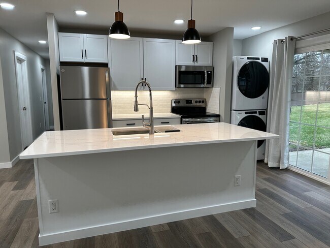 Building Photo - 326 Fairview Dr